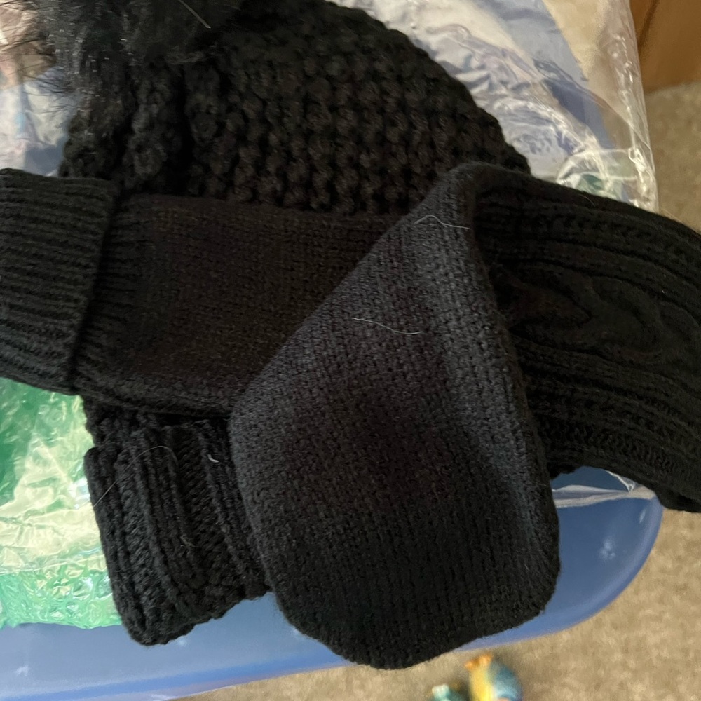 TJD Pom Hat and Boot Socks NIB - Picture 3 of 6